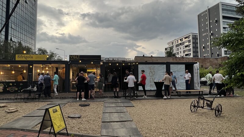 Universitatea Hyperion, Calea Calarasilor, ideal delivery - take away.