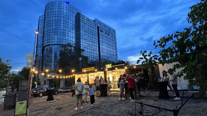 Universitatea Hyperion, Calea Calarasilor, ideal delivery - take away.