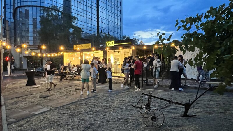 Universitatea Hyperion, Calea Calarasilor, ideal delivery - take away.