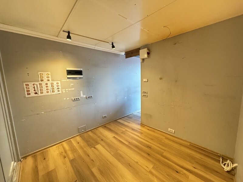 Universitatea Hyperion, Calea Calarasilor, ideal delivery - take away.