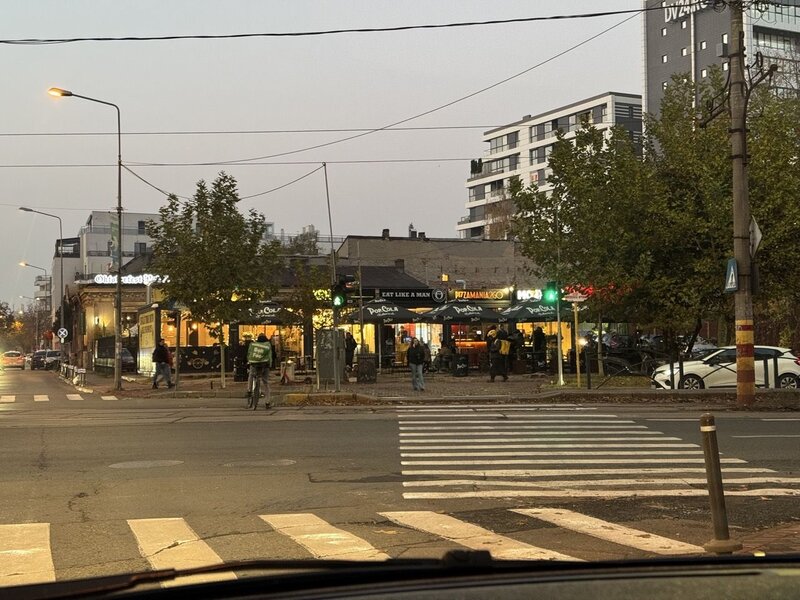 Universitatea Hyperion, Calea Calarasilor, ideal delivery - take away.