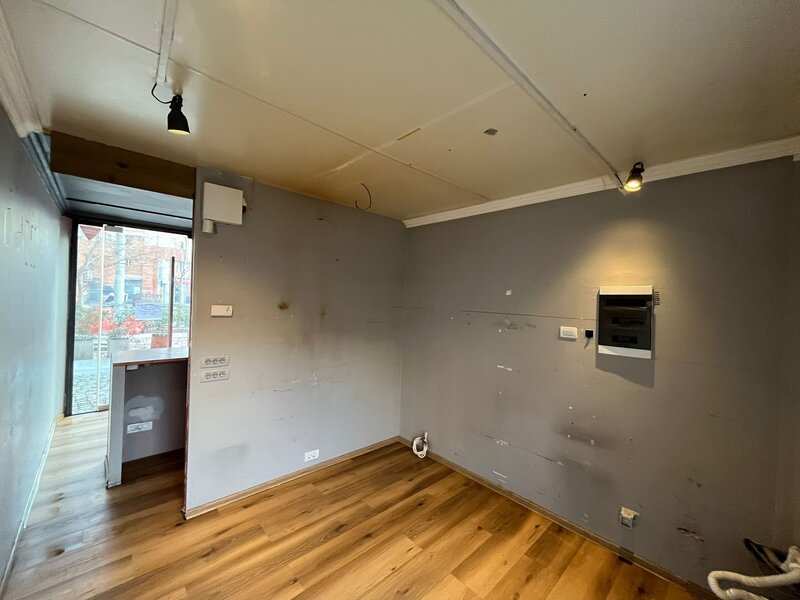 Universitatea Hyperion, Calea Calarasilor, ideal delivery - take away.