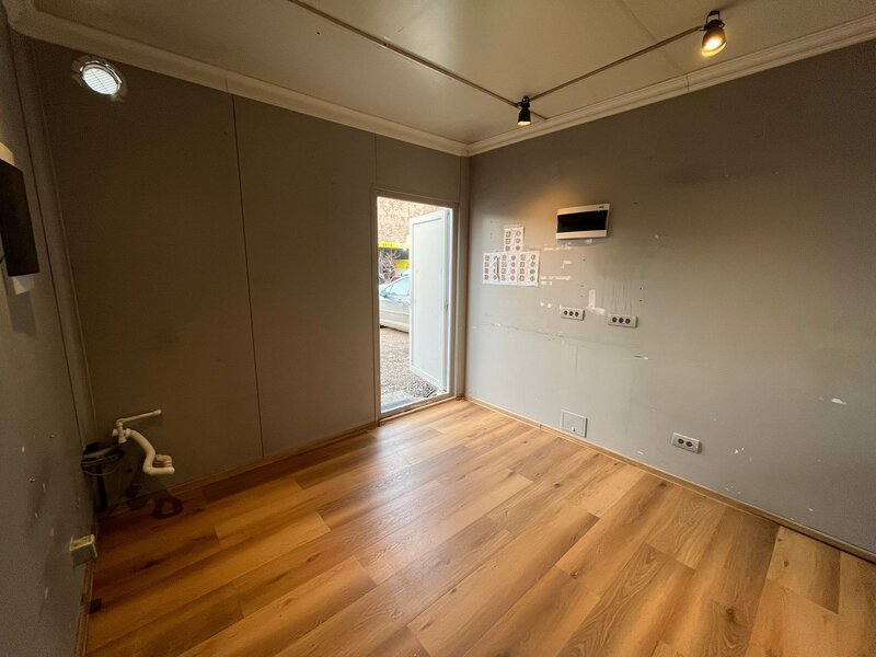 Universitatea Hyperion, Calea Calarasilor, ideal delivery - take away.